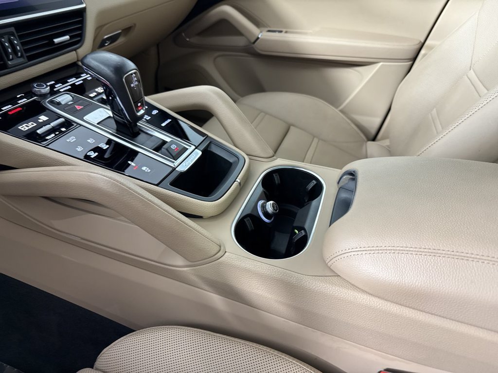 Certified 2023 Porsche Cayenne Platinum Edition AWD/4WD image 31