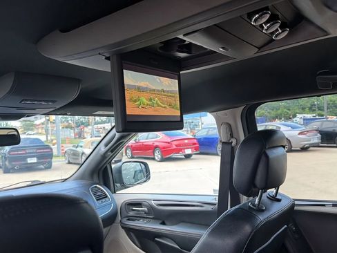 Used 2019 Dodge Grand Caravan SXT w/ Driver Convenience Group FWD image 36