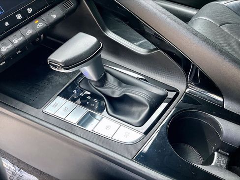 Used 2023 Hyundai Elantra Limited image 17