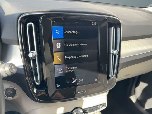 Certified 2021 Volvo XC40 T5 Momentum w/ Climate Package image 20