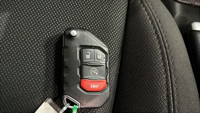 Used 2023 Jeep Gladiator Sport AWD/4WD image 21