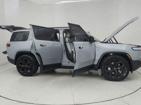 Used 2024 Rivian R1S Adventure image 9