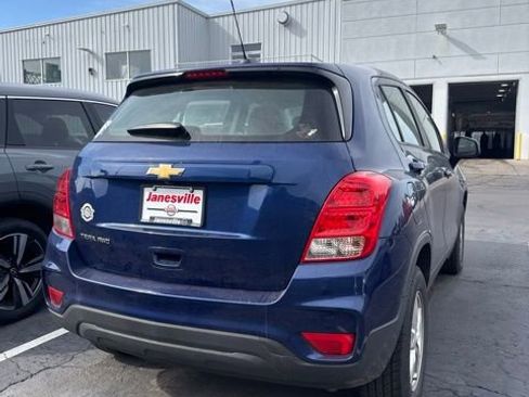 Used 2017 Chevrolet Trax LS AWD/4WD image 2