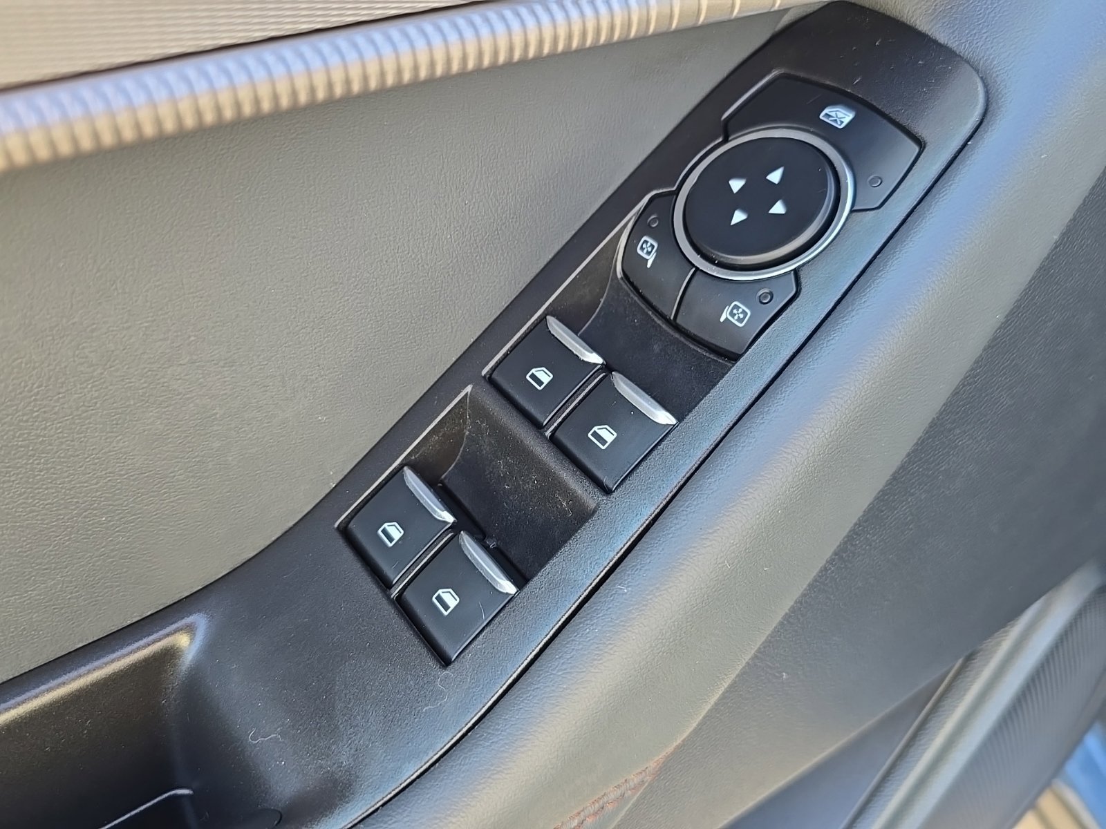 Used 2025 Ford Explorer Active RWD image 8