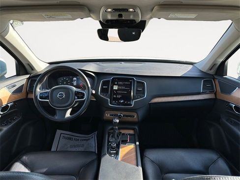 Used 2021 Volvo XC90 T6 Momentum w/ Climate Package image 10