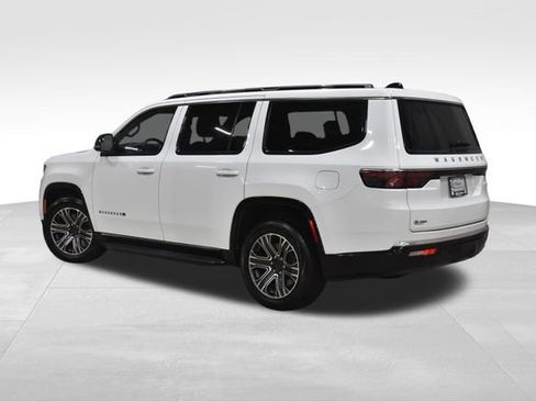 Certified 2024 Jeep Wagoneer Series II w/ Flexible Seating Group AWD/4WD image 7