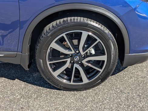 Used 2019 Nissan Rogue SL w/ Premium Package image 10