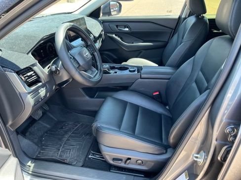 Used 2025 Nissan Rogue SL w/ SL Premium Package AWD/4WD image 2