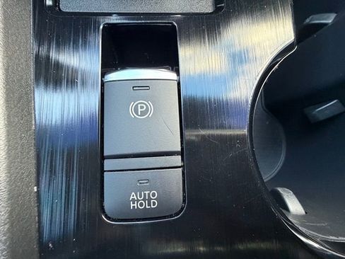 Used 2021 Nissan Rogue S image 22