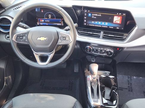 Used 2026 Chevrolet Trax LT w/ LT Convenience Package FWD image 26
