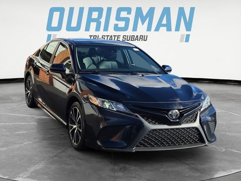 Used 2020 Toyota Camry SE image 1