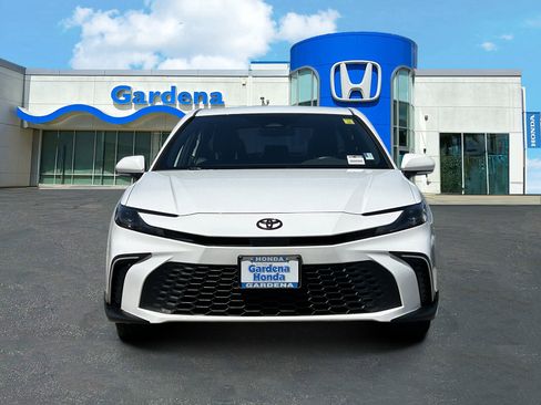 Used 2025 Toyota Camry SE FWD image 2