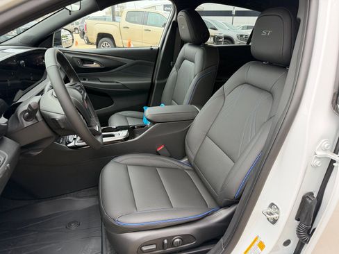 New 2026 Buick Envista Sport Touring image 11