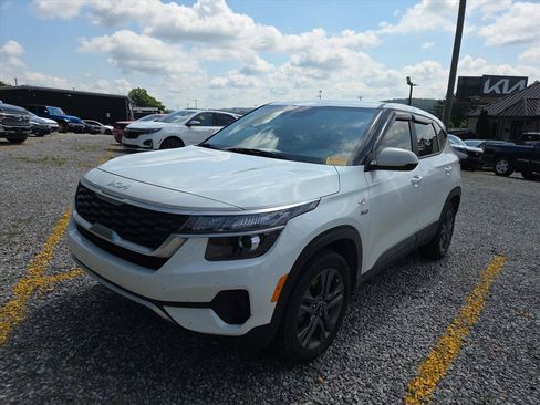 Used 2023 Kia Seltos LX AWD/4WD image 1