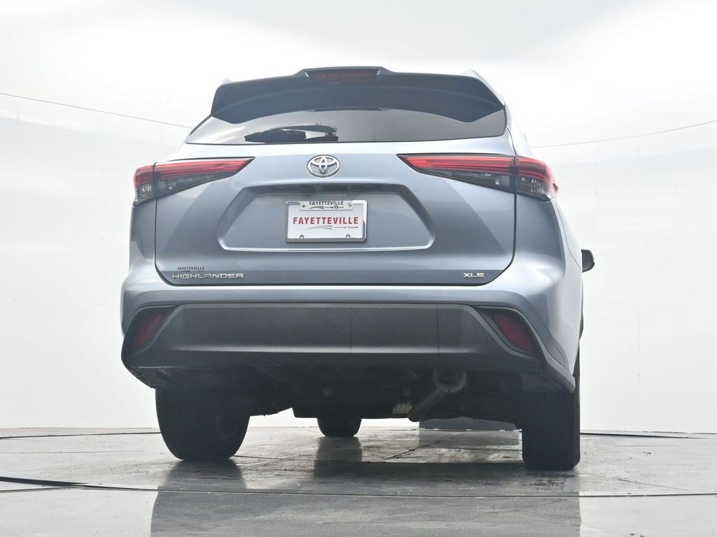 Used 2022 Toyota Highlander XLE FWD image 30
