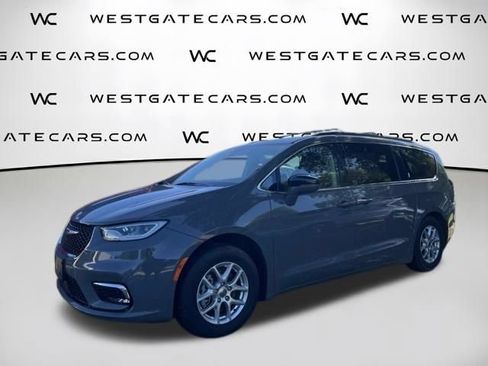 Used 2022 Chrysler Pacifica Touring-L FWD image 32