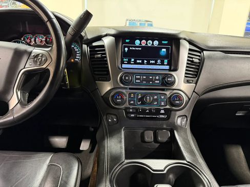 Used 2018 Chevrolet Suburban LT AWD/4WD image 59