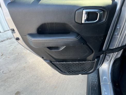 Used 2021 Jeep Wrangler Unlimited Sahara AWD/4WD image 13