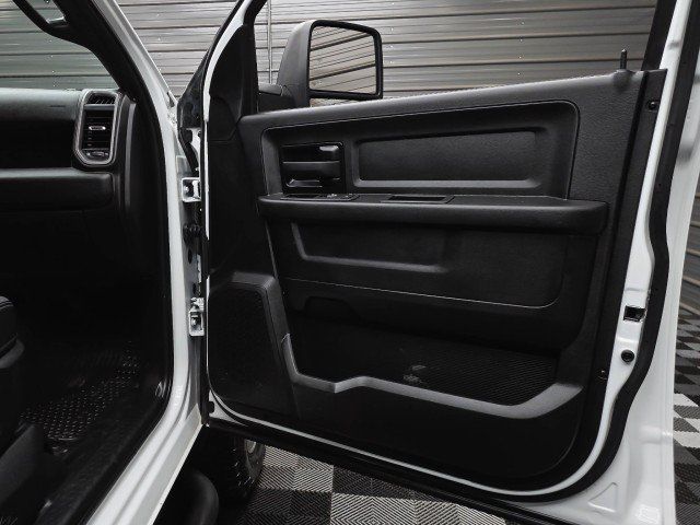 Used 2024 RAM 3500 Tradesman w/ Chrome Appearance Group AWD/4WD image 34