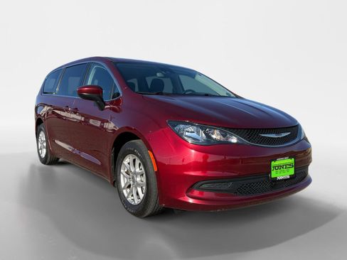 Used 2021 Chrysler Voyager LX FWD image 9
