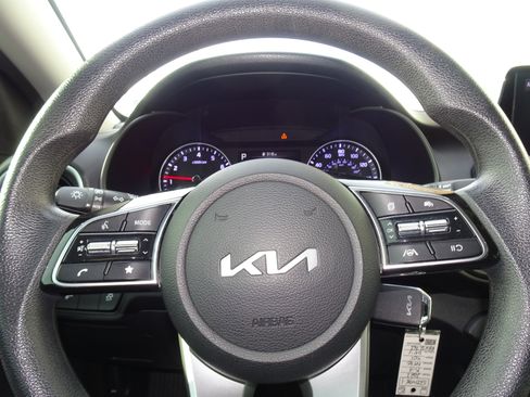 Used 2023 Kia Forte LXS w/ LXS Technology Package image 19