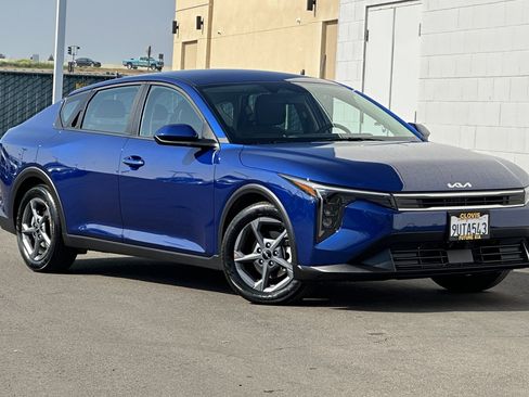Used 2025 Kia K4 LXS image 2