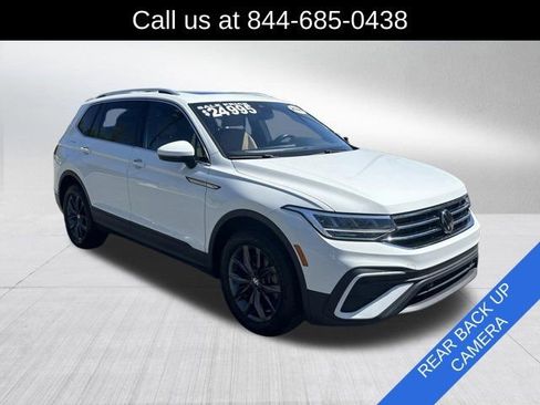 Used 2024 Volkswagen Tiguan SE image 3