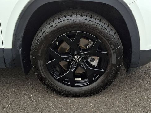 Used 2024 Volkswagen Atlas Peak Edition SE AWD/4WD image 8