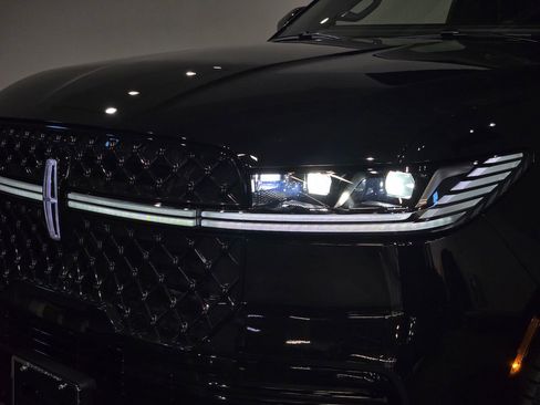 New 2025 Lincoln Navigator Reserve w/ Jet Appearance Package image 13