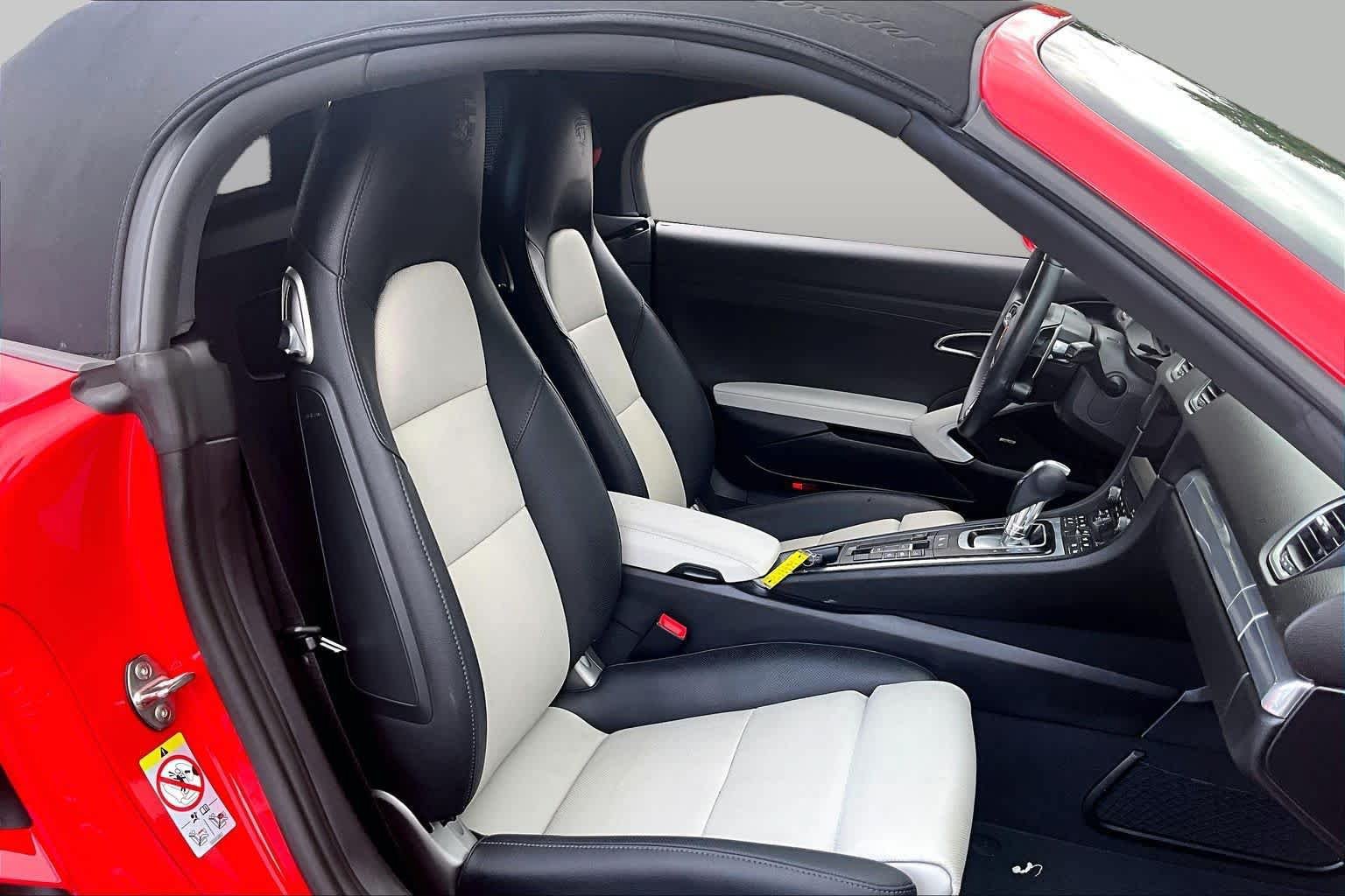 Used 2024 Porsche 718 Boxster RWD image 8