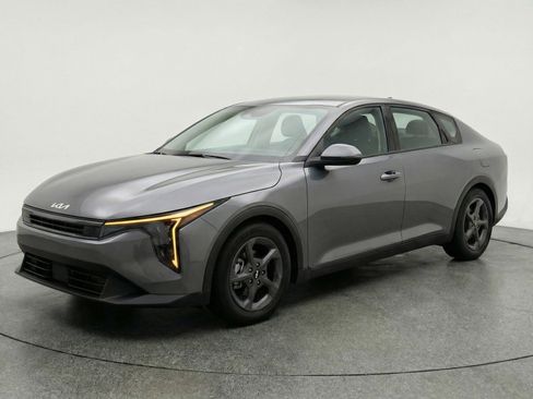 Used 2025 Kia K4 LXS image 3