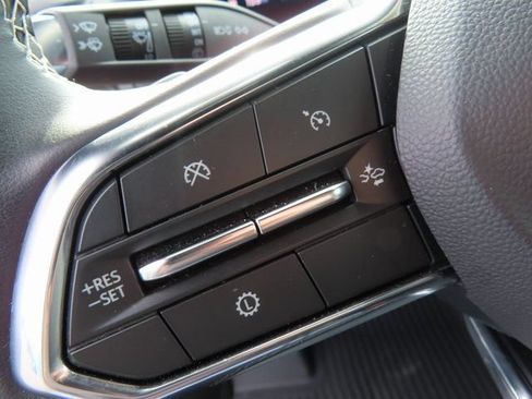 Used 2025 Chevrolet Traverse LT AWD/4WD image 16