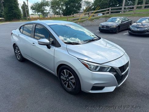 Used 2020 Nissan Versa SV FWD image 3