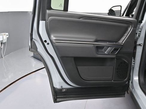 Used 2022 Rivian R1S Launch Edition image 37