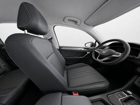 Used 2023 Volkswagen Tiguan SE FWD image 9