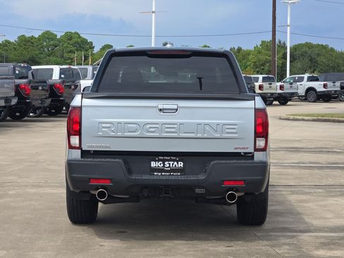 Used 2025 Honda Ridgeline Sport image 6