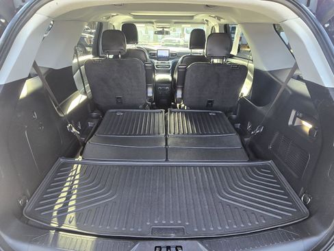 Used 2022 Ford Explorer XLT w/ Equipment Group 202A image 9