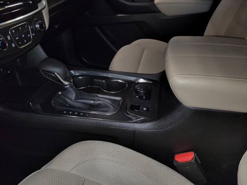 Used 2023 Chevrolet Traverse LS image 26