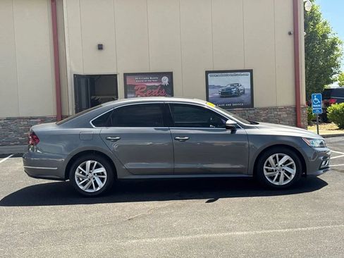 Used 2018 Volkswagen Passat 2.0T SE FWD image 5