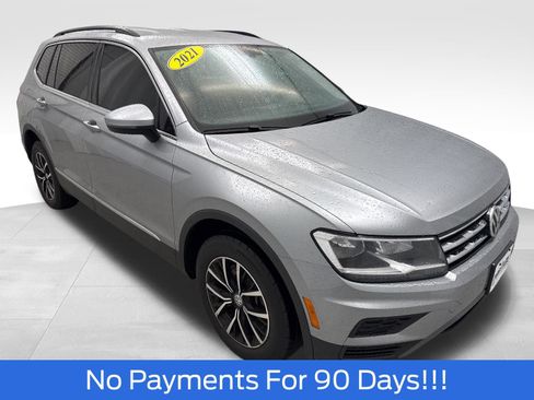 Used 2021 Volkswagen Tiguan SE image 1