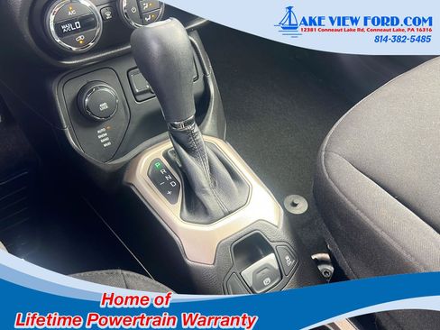 Used 2017 Jeep Renegade Latitude w/ Popular Equipment Group AWD/4WD image 32