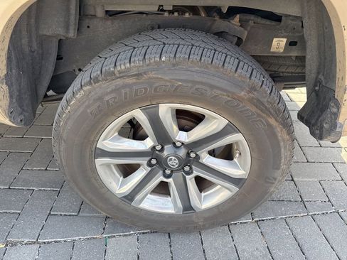 Used 2017 Toyota Tacoma Limited w/ Tow Package image 10