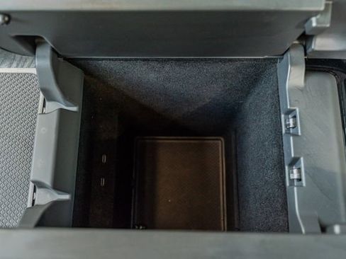 Used 2022 Rivian R1T Launch Edition image 32