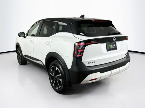 Used 2025 Nissan Kicks SV AWD/4WD image 5