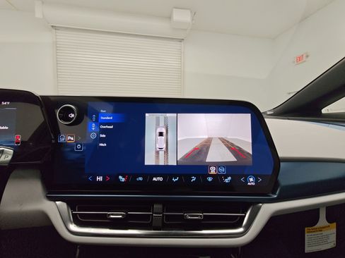 New 2026 Chevrolet Equinox EV LT image 35