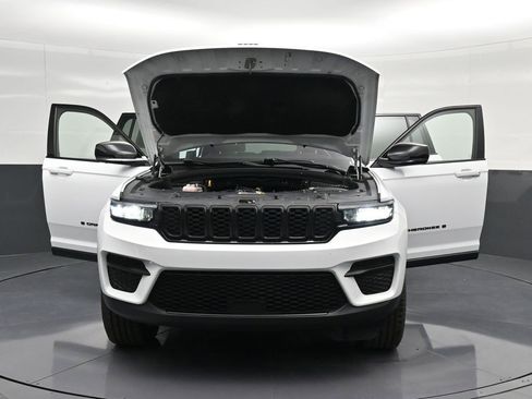 Used 2022 Jeep Grand Cherokee Altitude image 47