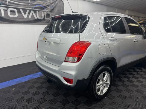 Used 2018 Chevrolet Trax LS AWD/4WD image 2