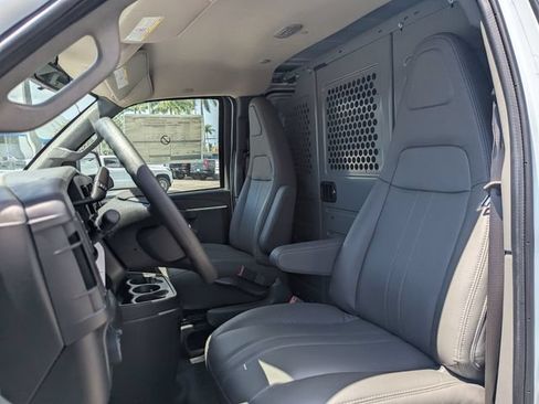 Used 2025 Chevrolet Express 2500 w/ Driver Convenience Package RWD image 5