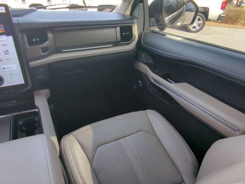 Certified 2023 Ford Expedition Limited image 15