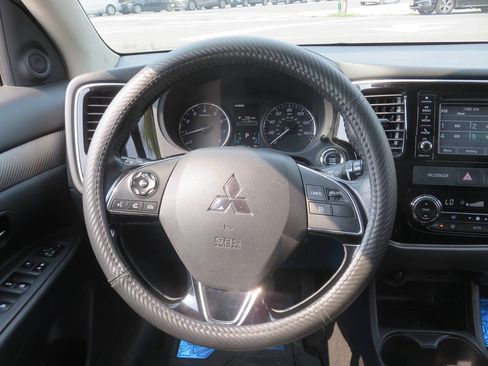 Used 2016 Mitsubishi Outlander SE AWD/4WD image 14